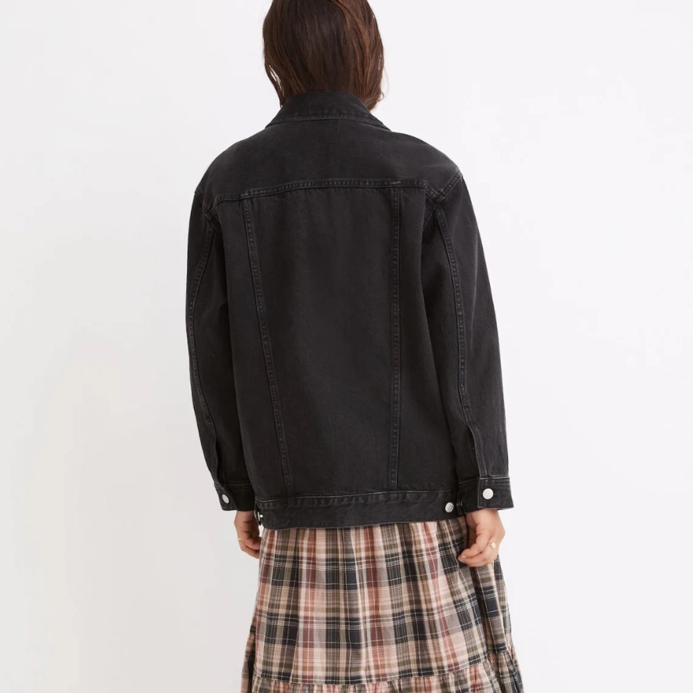 SOLD Madewell | The Oversized Trucker Jean Jacket in
Washed Black | Medium - Picture 3 of 13